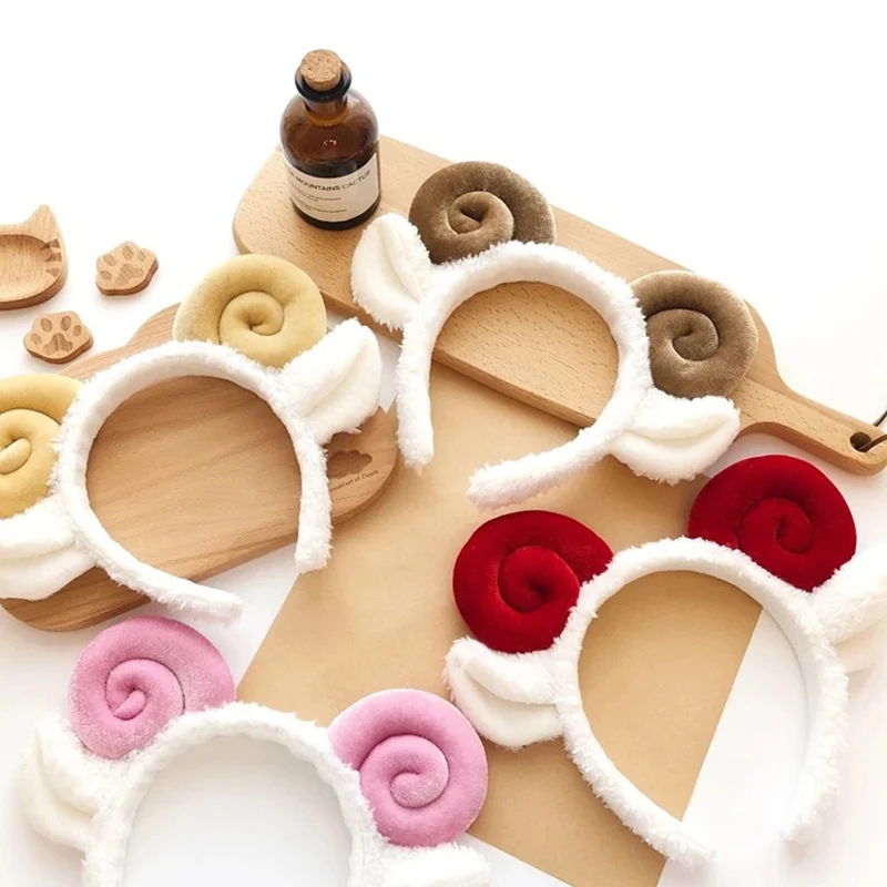 Повязка на голову женская из мягкого флиса с овечьими ушками |