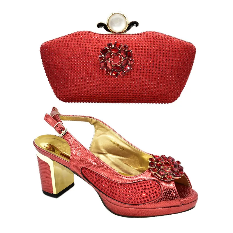 Новые итальянские туфли с сумочкой в комплекте высококачественные и сумочка