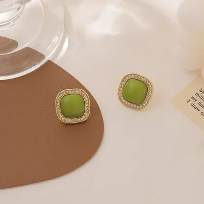 Серьги-гвоздики серебряные в виде геометрических фигур серебро пробы | Украшения