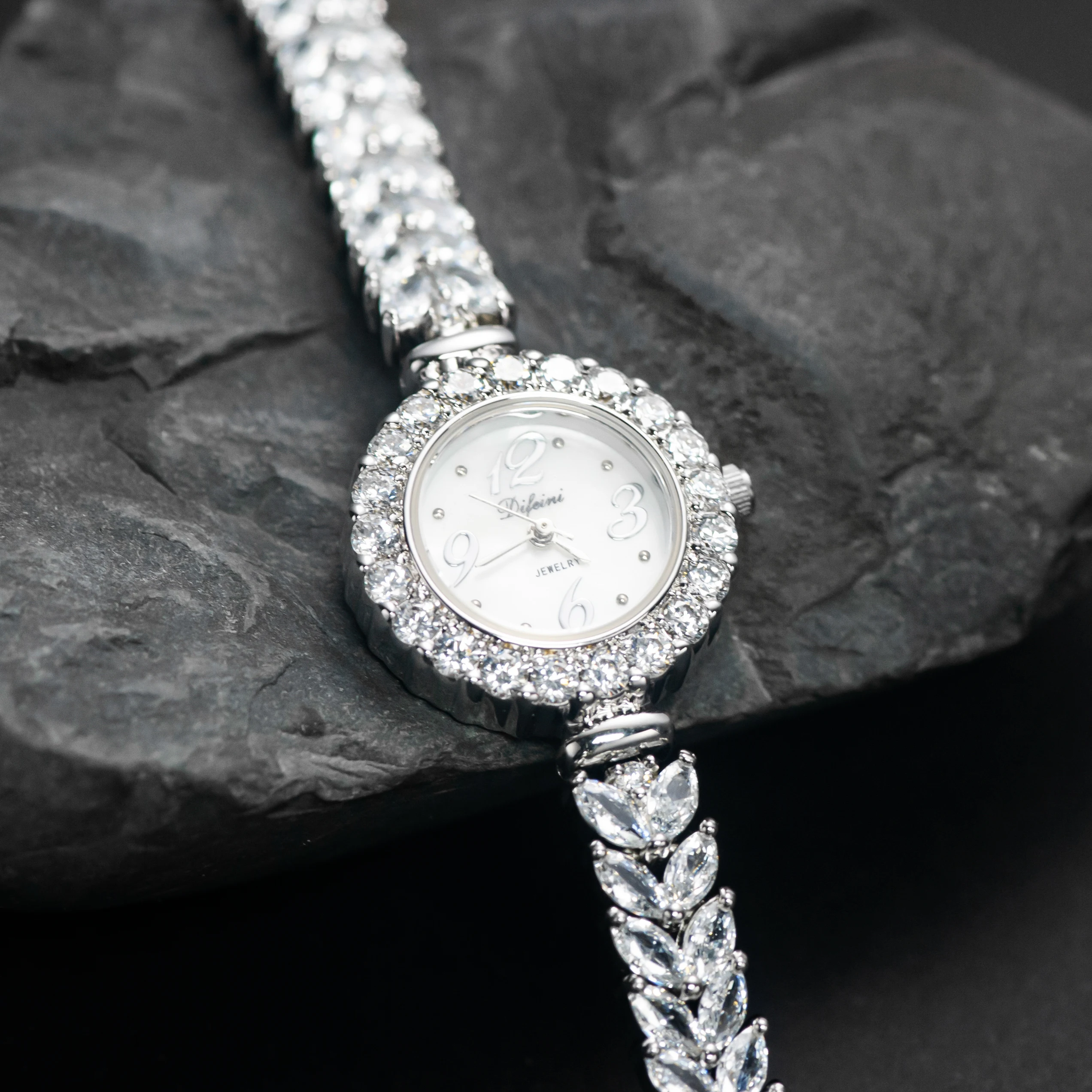 

Ladies Jewelry Watches Water Resistant Wholesale Hot Sale Hiphop Silver Bling Bling Women Zircon Diamond Wrist Watches Iced Out