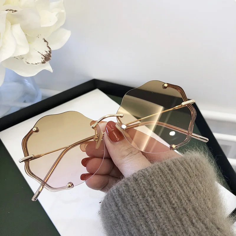 

New Elegant Women Round Sunglasses Men Fashion Luxury Shades For Female Oversized Rimless Sun Glasses Men Beach Mirror Glasses