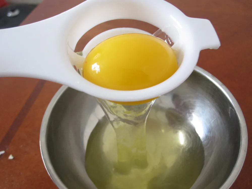 

Plastic Egg Yolk White Separator Eco Friendly PP Food Grade Material 12*4.5 cm Egg Divider Tools