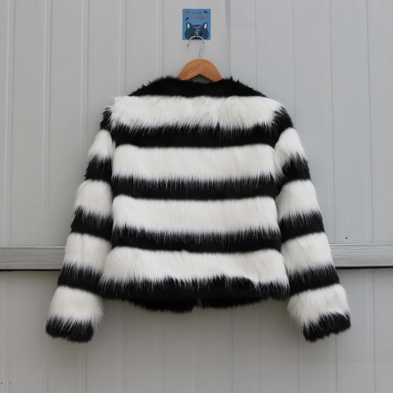 Пальто женское зимнее длинное из искусственного меха с леопардовым принтом |