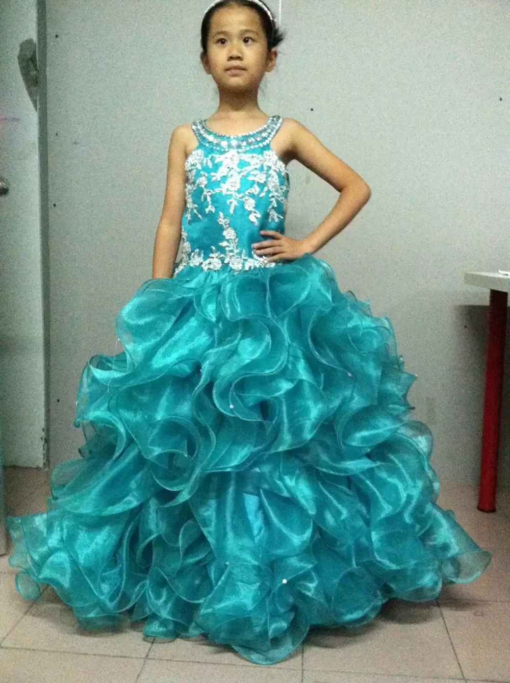 

Free shipping O-Neck Sleeveless Floor Length Ball Gown Crystal Beading Organza Tiered Layers Flower Girl Dresses