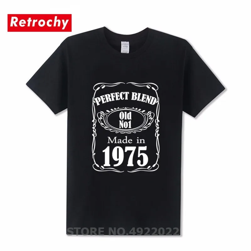 Футболка мужская классическая на день рождения с надписью Легенда была родилась