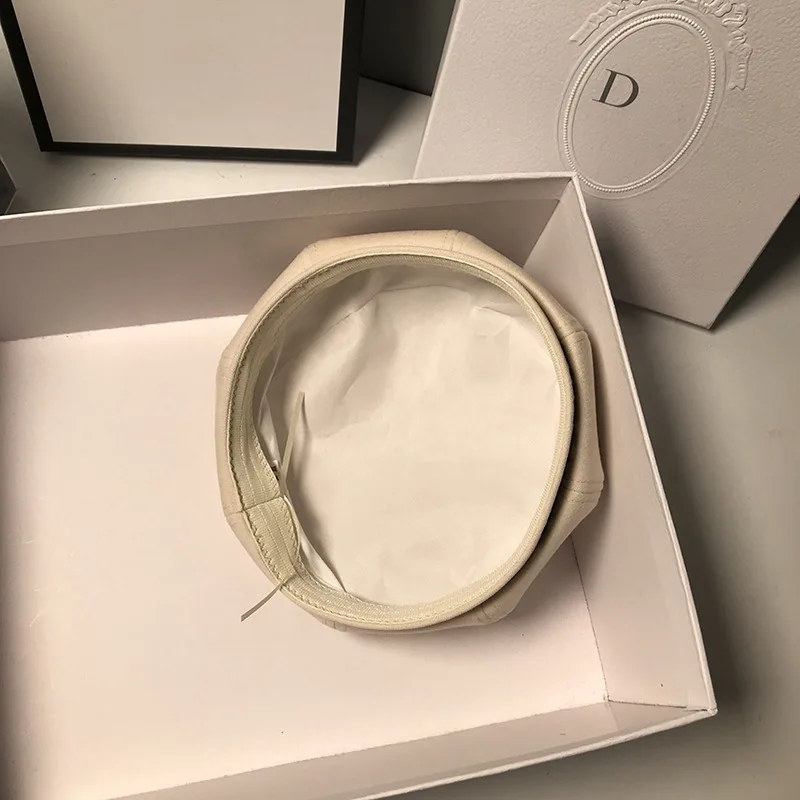 

Women's Autumn and Winter Korean Thermal Hat. Painter's Hat, Retro Suede Beret. Japanese Alphabet Pumpkin Hat.