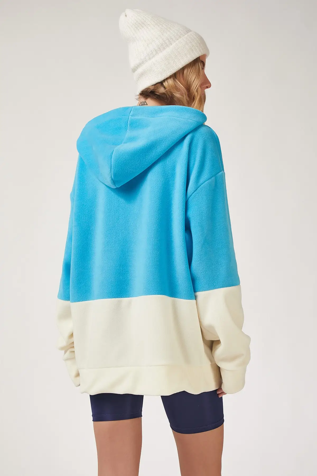 

Women's Blue Block Color Oversized Fleece Pullover Fabric Standard Size Sweatshirt Made With High Quality