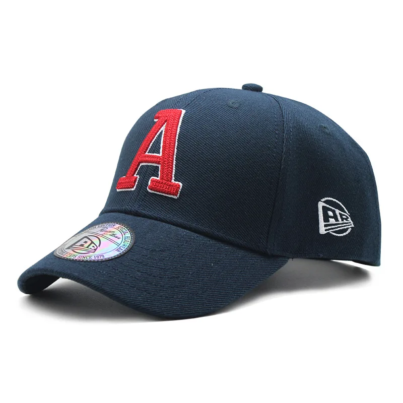 Бейсболка с вышитыми буквами для мужчин и женщин весна-лето 2020 | Аксессуары