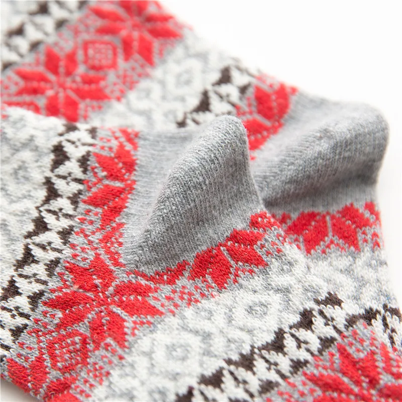 5 Pairs Wool Socks for Women Thick Knit Vintage Crew Socks Winter Warm Soft Comfortable Snowflake Patterns Cozy Socks