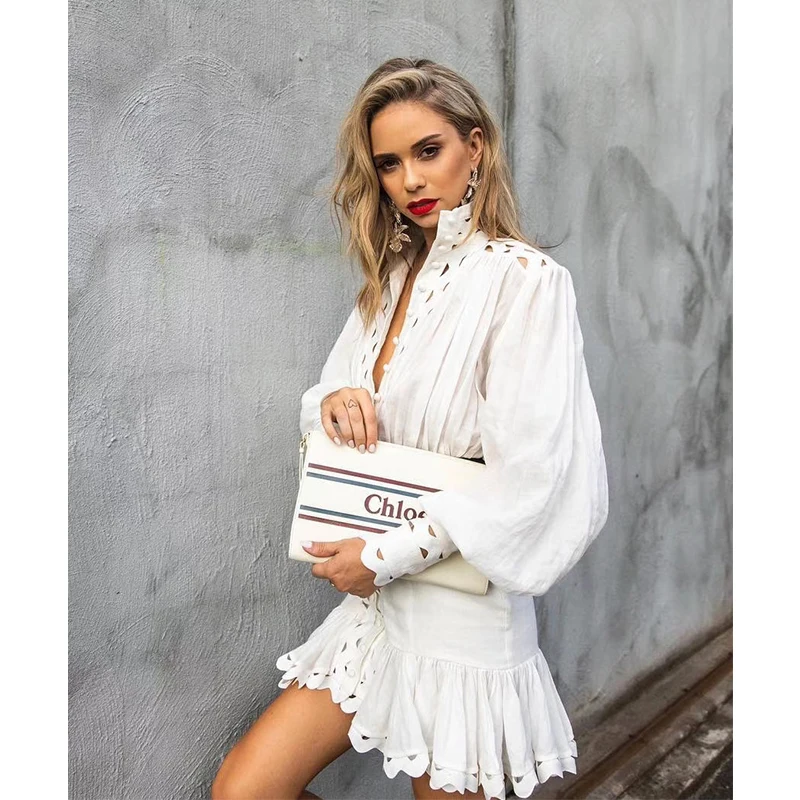 Винтажное белое платье в стиле корта с вышитыми волнами и рукавами-фонариками |