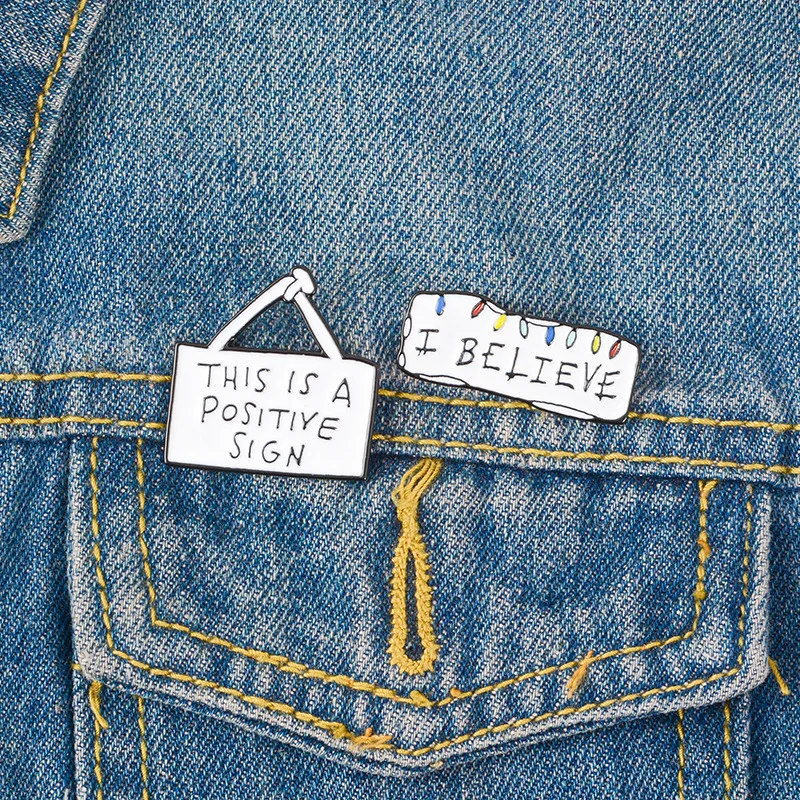 Письмо вывесок броши в виде диалога я считаю что этикетки это позитивный знак