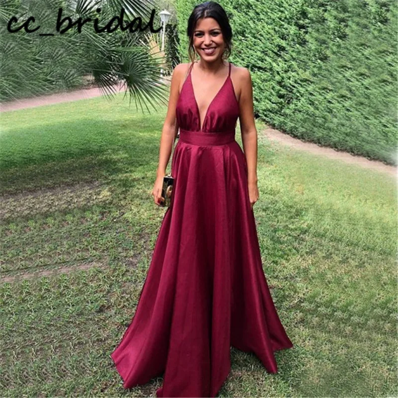 

Женское длинное вечернее платье с V-образным вырезом