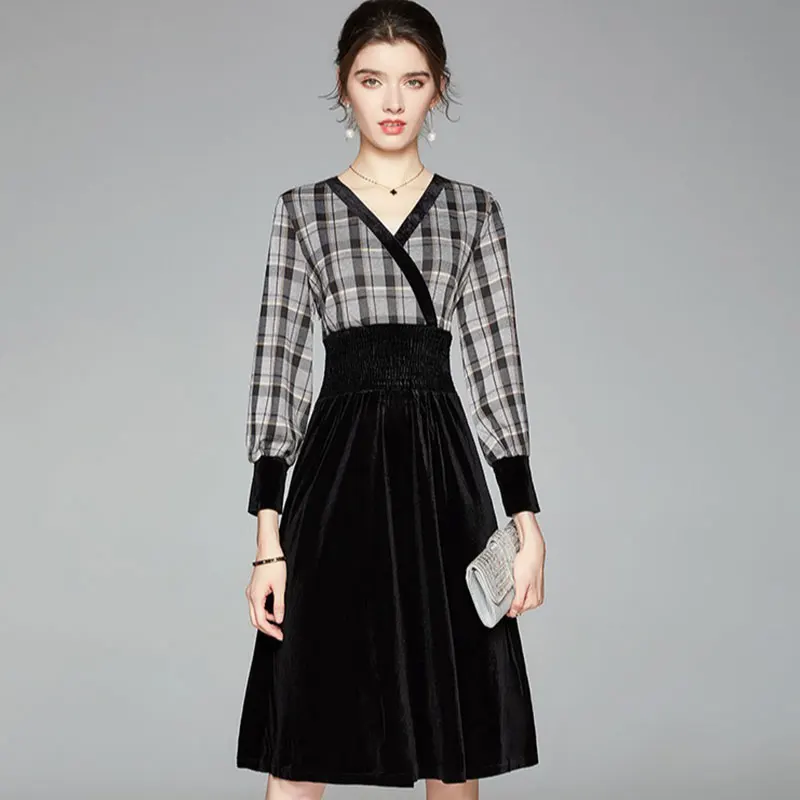 

woman dress derss long-sleeved temperament V-neck A-line skirt stretch waist British plaid stitching mid-waist velvet dress