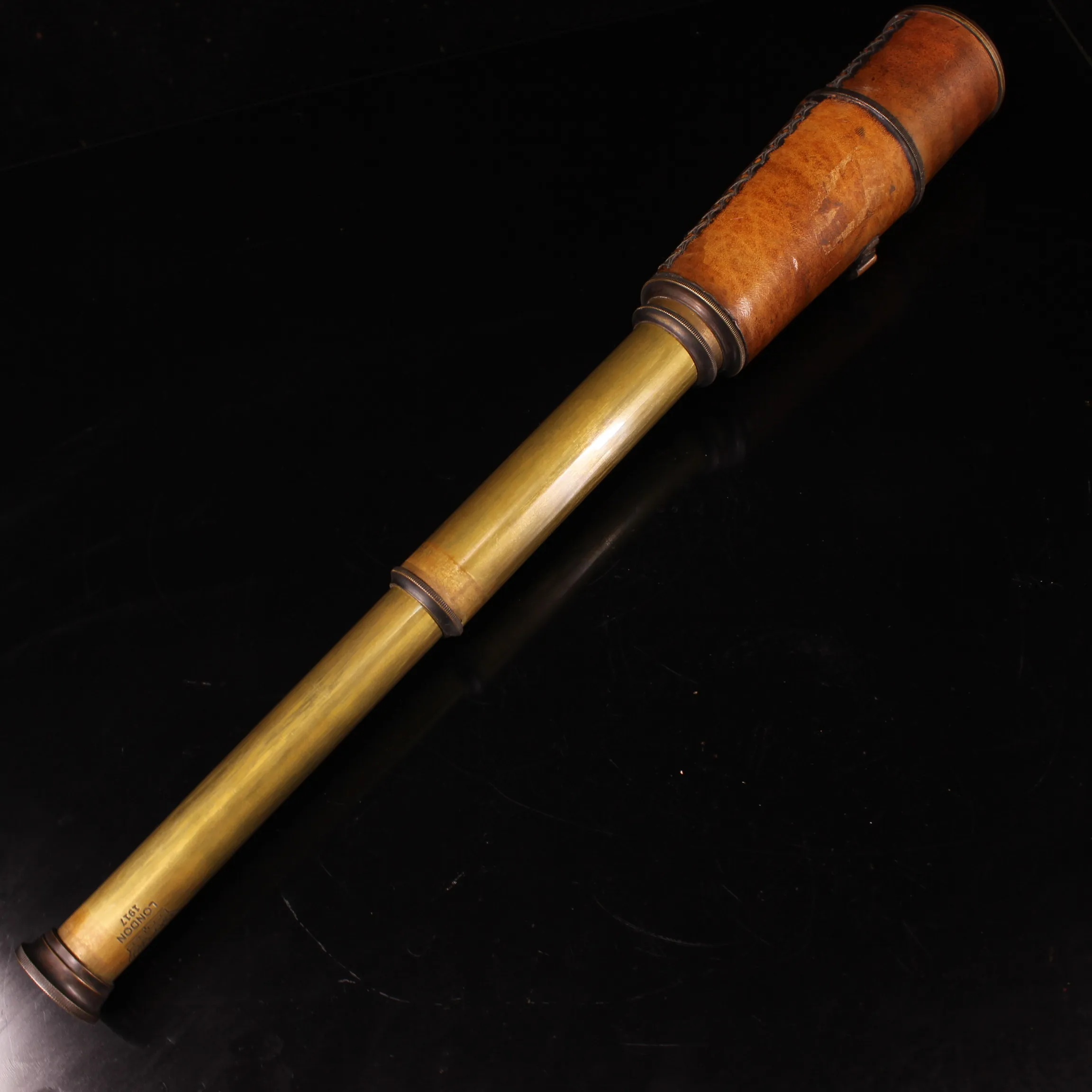 

Tibet Buddhism Temple bronze Inlaid gems Cowhide jacket Late Qing Dynasty Western telescopic telescope Thousand Miles Telescope