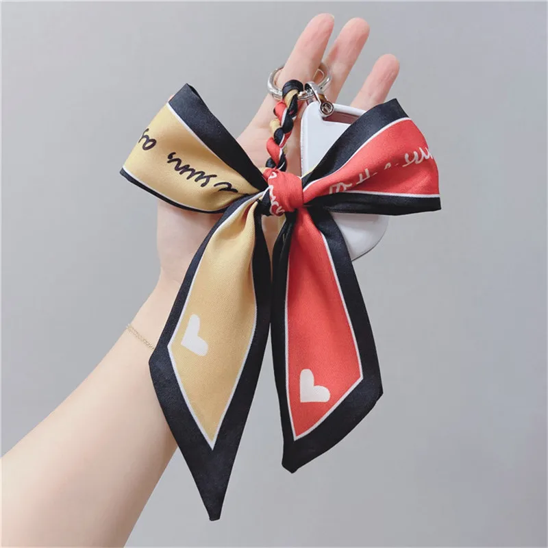 

2021 Web Celebrity Hand Knitted Double Colour Silk Scarf Keychains Bow Knot Car Key Chain Horseshoe Button Lady Bag Key Ring