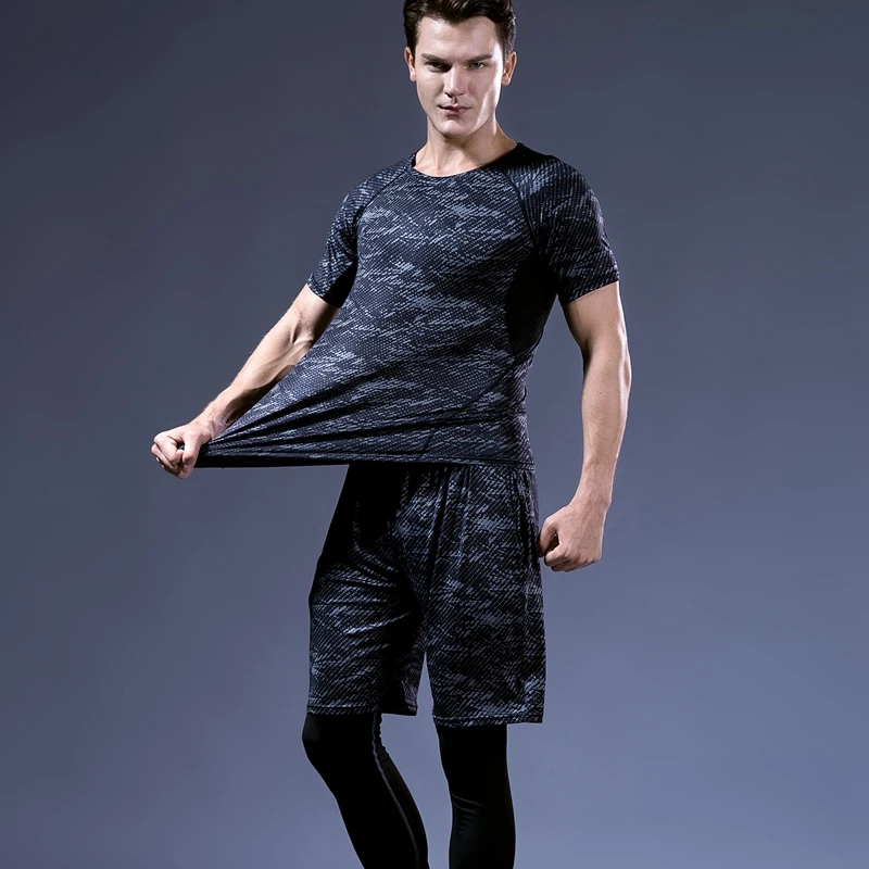 

Fashionable Men's 4-Piece Sportswear Set Football Fitness Mountaineering Running Sports Set