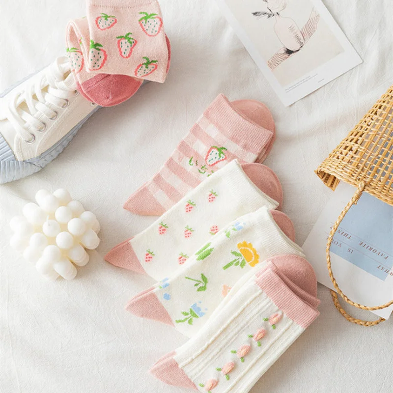 

Fashion Women Socks Floral Print Japanese Style Cartoon Cute Socks Pink Strawberry Cotton Casual Breathable Harajuku Crew Socks