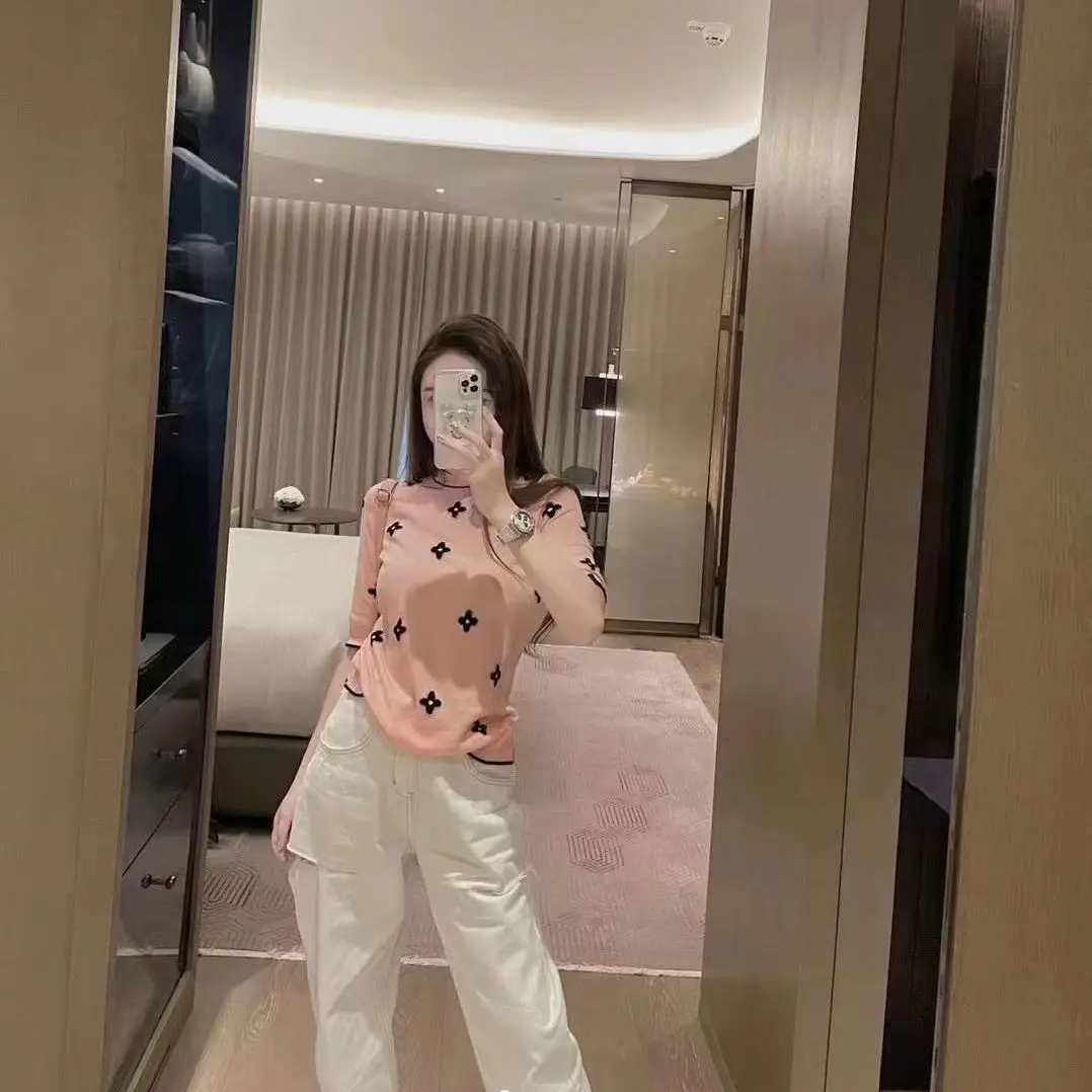 

New Flower Body embroidered knitted half-sleeve Jacket woman