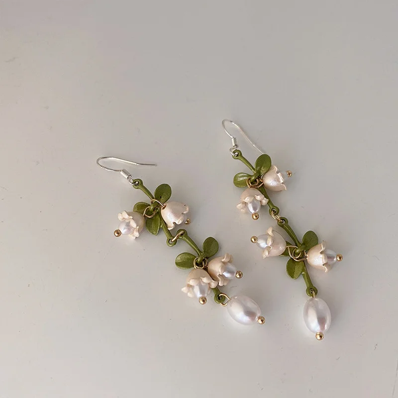 

LOVOACC Temperament Freshwater Pearl Pendant Earrings for Women Girls Alloy Floral Leaves Long Hanging Earrings Accessories