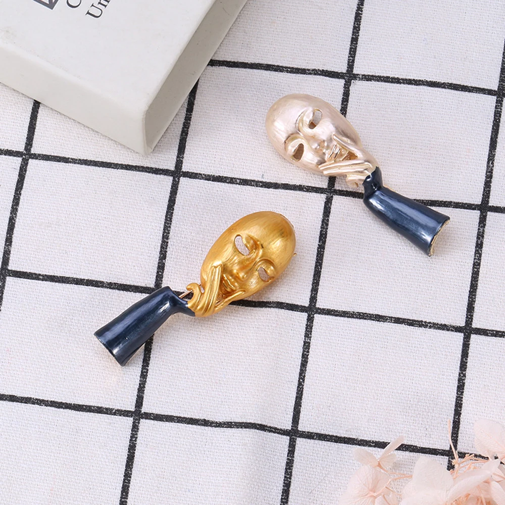 

2021 Women Brooches New Enamel Hand Creative Face Design Party Brooch Pins Gifts Bag Lapel Pins Girls Suit Scarf Clip Jewelry