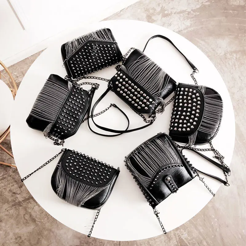 Модная кожаная дамская сумочка на плечо роскошный клатч с заклепками Сумка