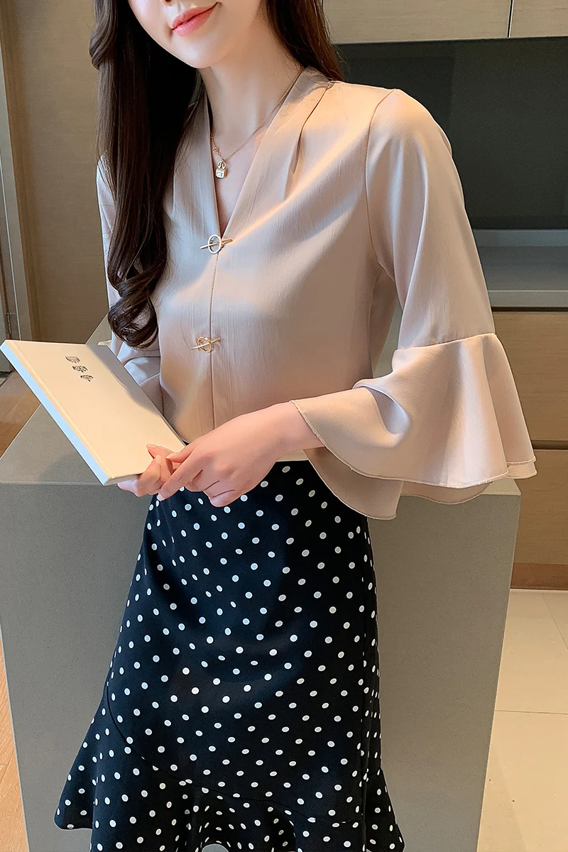 

New Autumn and Winter Design in 2021: Minority V-neck Foreign Style Top Chiffon White Shirt Women's Thin Quarter Sleeve