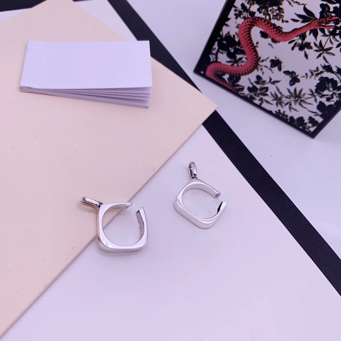 

100% 925 sterling silver necklace, classic logo G, simple and generous large letter pendant, two chain options,