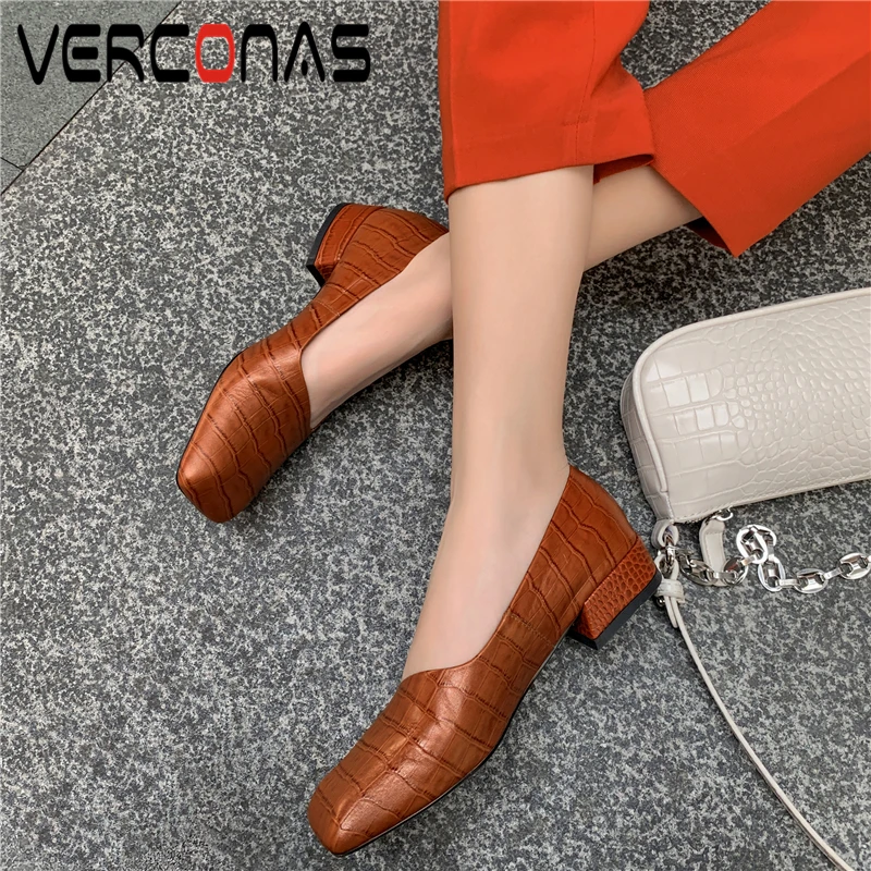 

VERCONAS Новая Осенняя повседневная обувь в сдержанном стиле женские туфли-лодочки из натуральной кожи; Неглубокий квадратный носок удобная об...