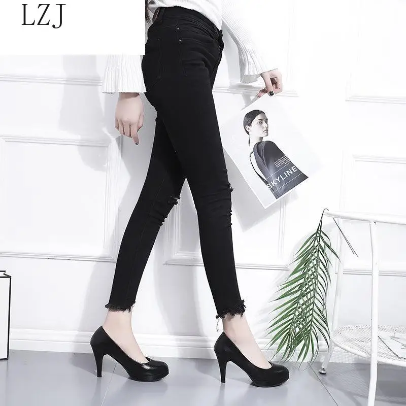 Женские туфли на платформе и блочном каблуке черные лодочки среднем для весны