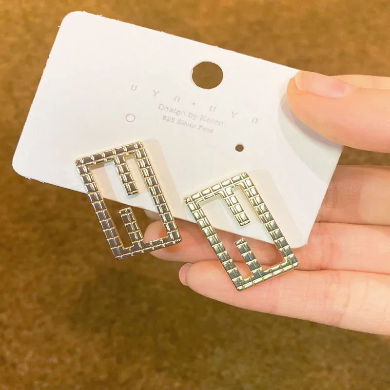 

2021luxury Trend Crystal Sparkling Exquisite Temperament Geometric Square Design Luxury Fairy Elegant Drop Earrings For Women