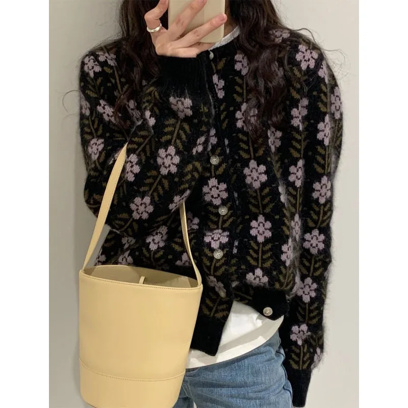 

2021 South Korea early spring round neck long sleeve printing single breasted loose and thin retro sweater cardigan shirt women