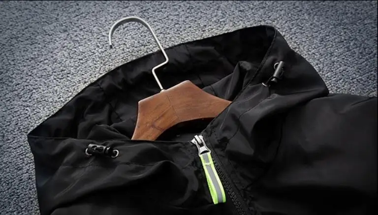 

Spring Summer Mens Fashion Outerwear Windbreaker Men' S Thin Jackets Hooded Casual Sporting Coat Bomber Coat