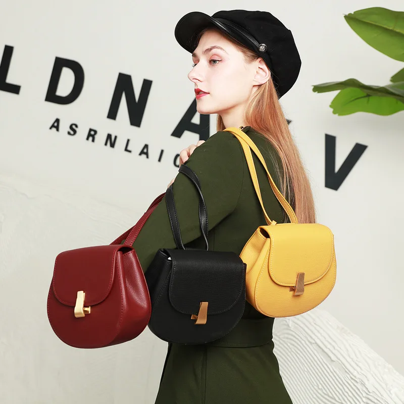 Сумка седло винно красного цвета от известного дизайнера роскошная сумка на