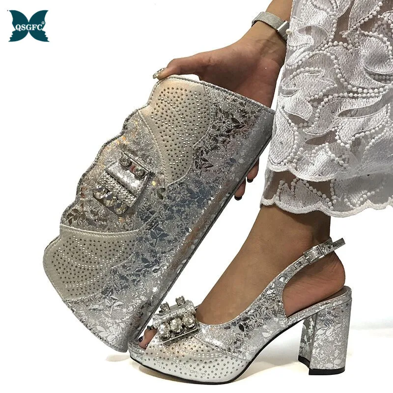 Серебристые туфли с подходящими сумками африканские женские итальянские
