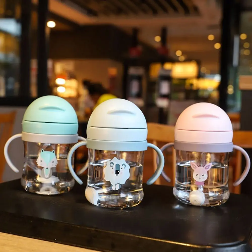 

Portable Cartoon Baby Straw Cup Anti-choke Baby Handle Water Bottle Plastic Drop Resistance Gravity Ball Learning Drinking Cup