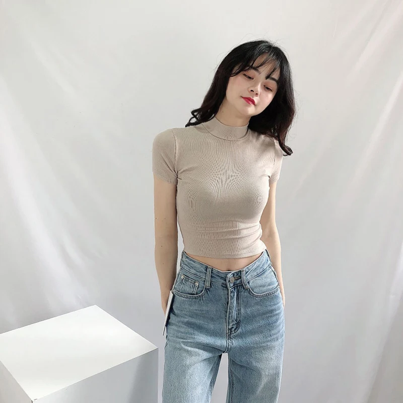 Женская футболка в рубчик с высоким воротом и коротким рукавом | одежда