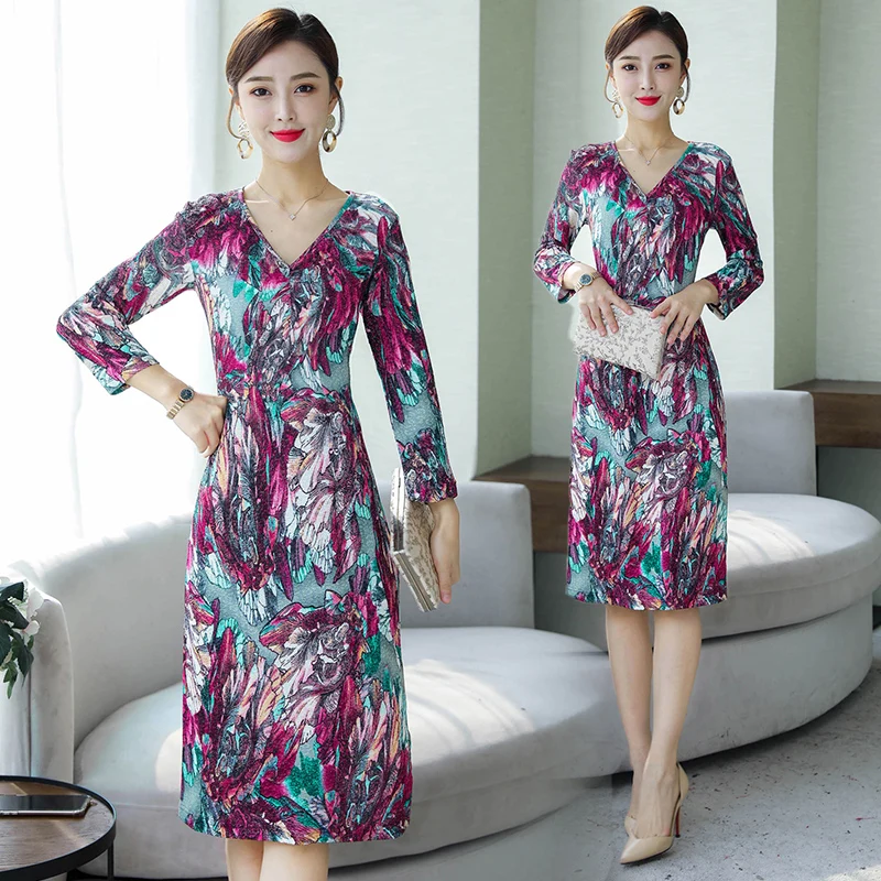 Женское длинное летнее платье облегающее с длинным рукавом и V-образным вырезом