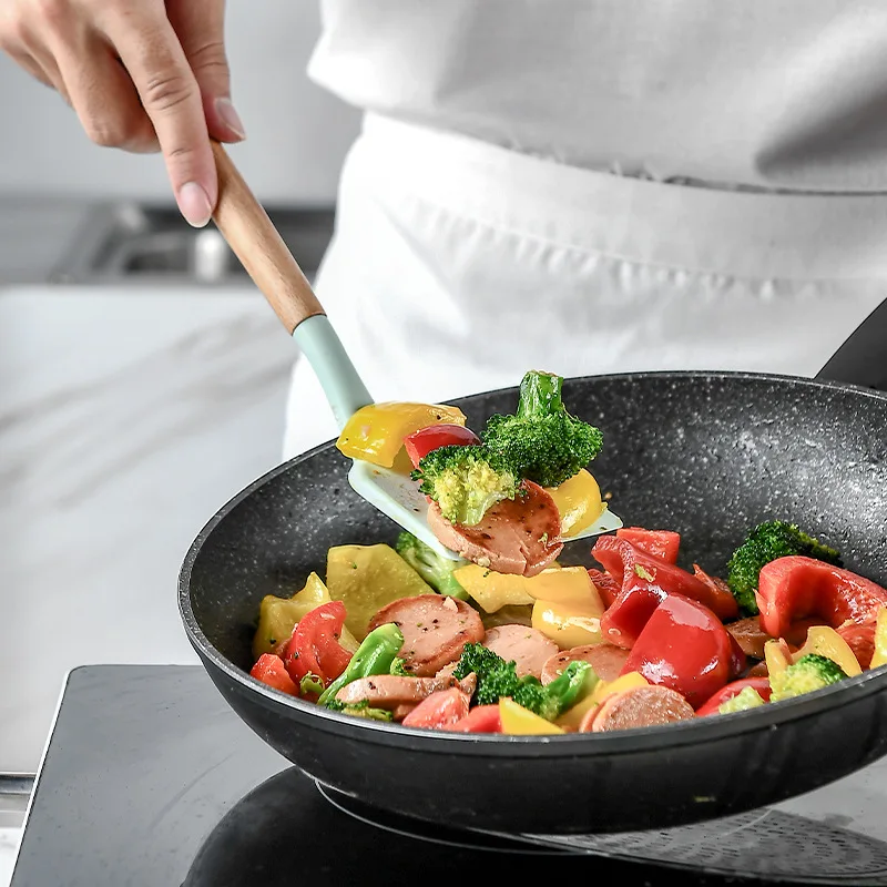 2021 новейшая деревянная ручка силикон набор кухонной посуды антипригарная посуда