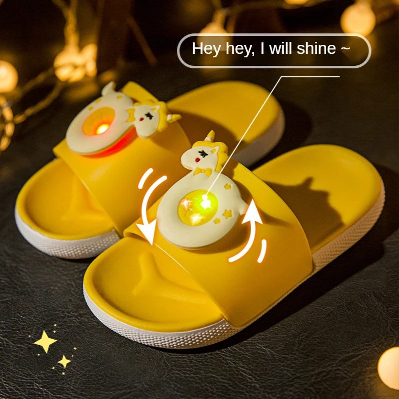 

Children's Slipper Summer Boys and girls flashing lights cartoon cute soft-soled baby children outside wearing sandals summer