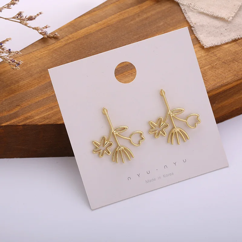 

Matte Gold Color Hollow Tree Branch Stud Earrings for Women Party Jewelry Party Gifts Boucle D'oreille Femme Pendientes
