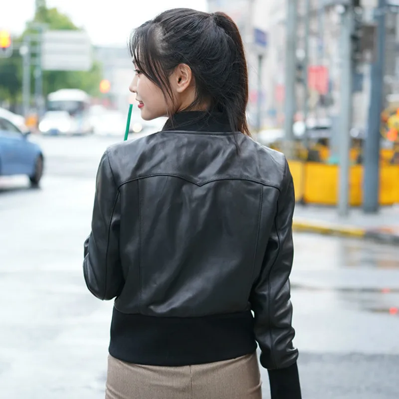 Женская короткая бейсбольная куртка из натуральной овечьей кожи осенняя