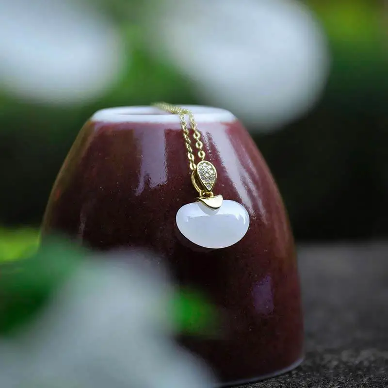 

Natural Hetian Jade White Jade White Jade S925 Pendant Jade Necklace Simple Temperament Gilding Craft Clavicle Chain