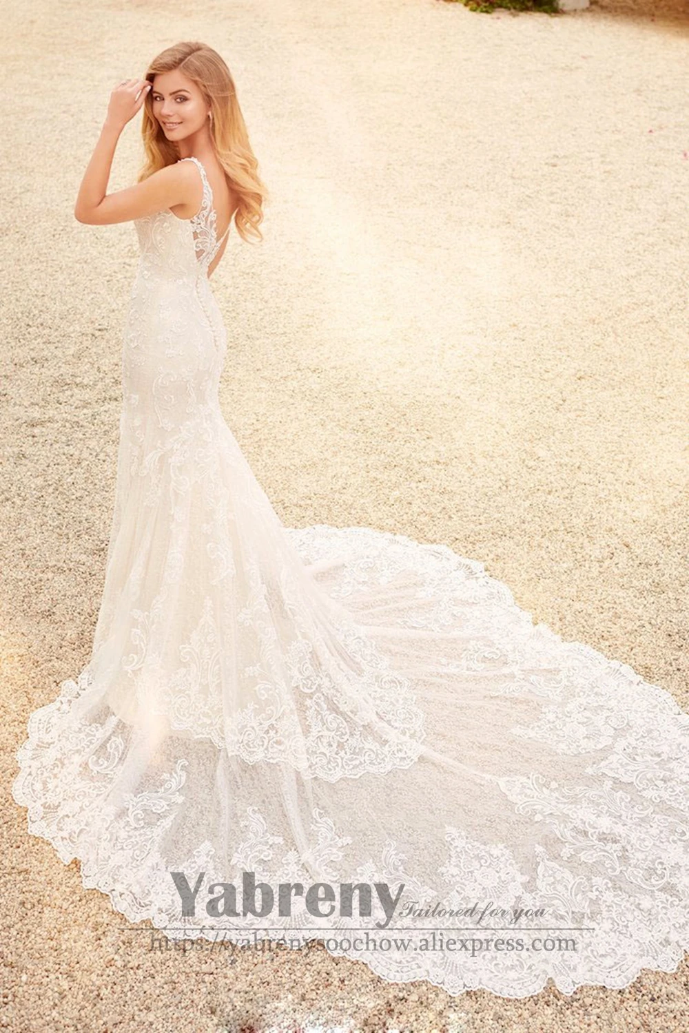 

Ivory Plus Size wedding dress With Lace Train