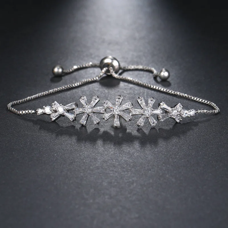 Браслет женский с цветами и фианитами в минималистичном стиле|Цепочки браслеты| |