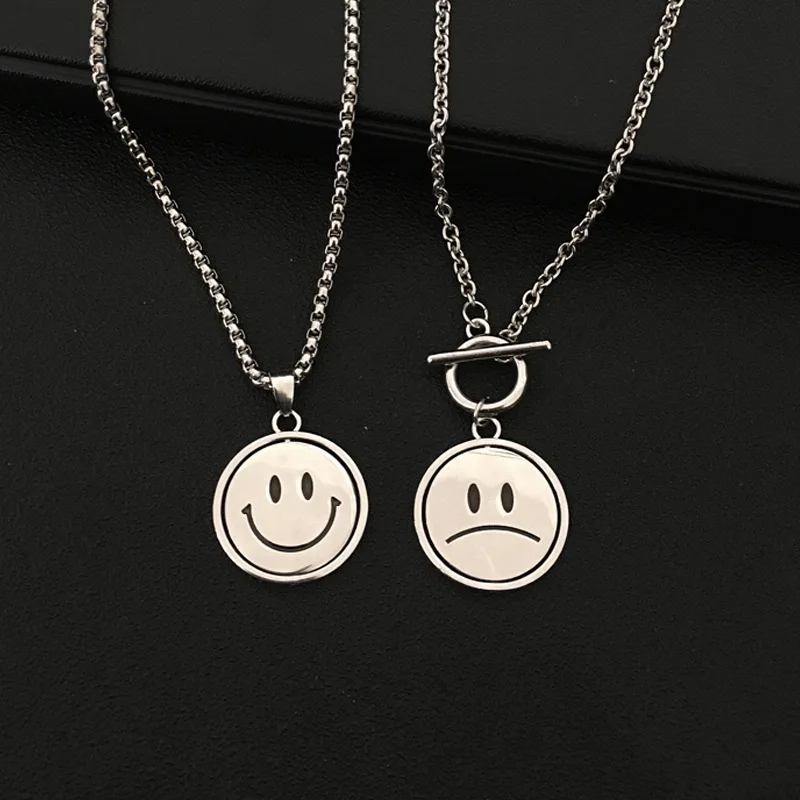 

Smiley Necklace for Women 2021 New Trend Vintage Style Pendant Necklace Aesthetic Men's Neck Chains Butterfly Jewelry Wholesale