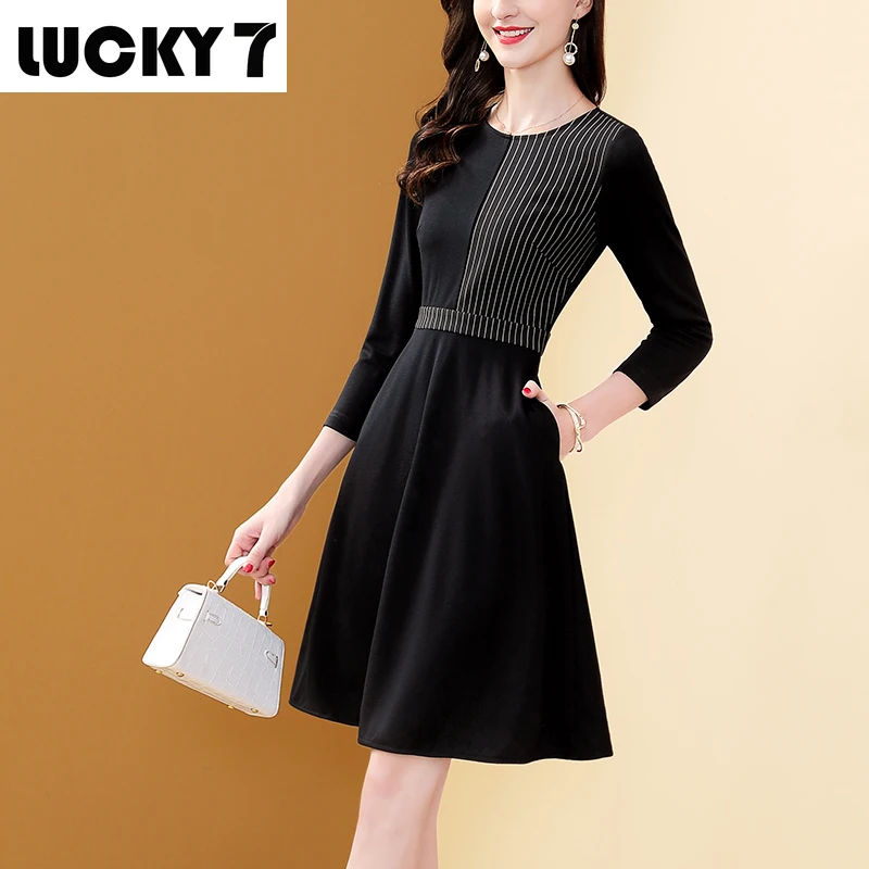 

Fashion black stripe stitching dress female autumn new self-cultivation temperament stitching O-neck all-match dress A-shaped