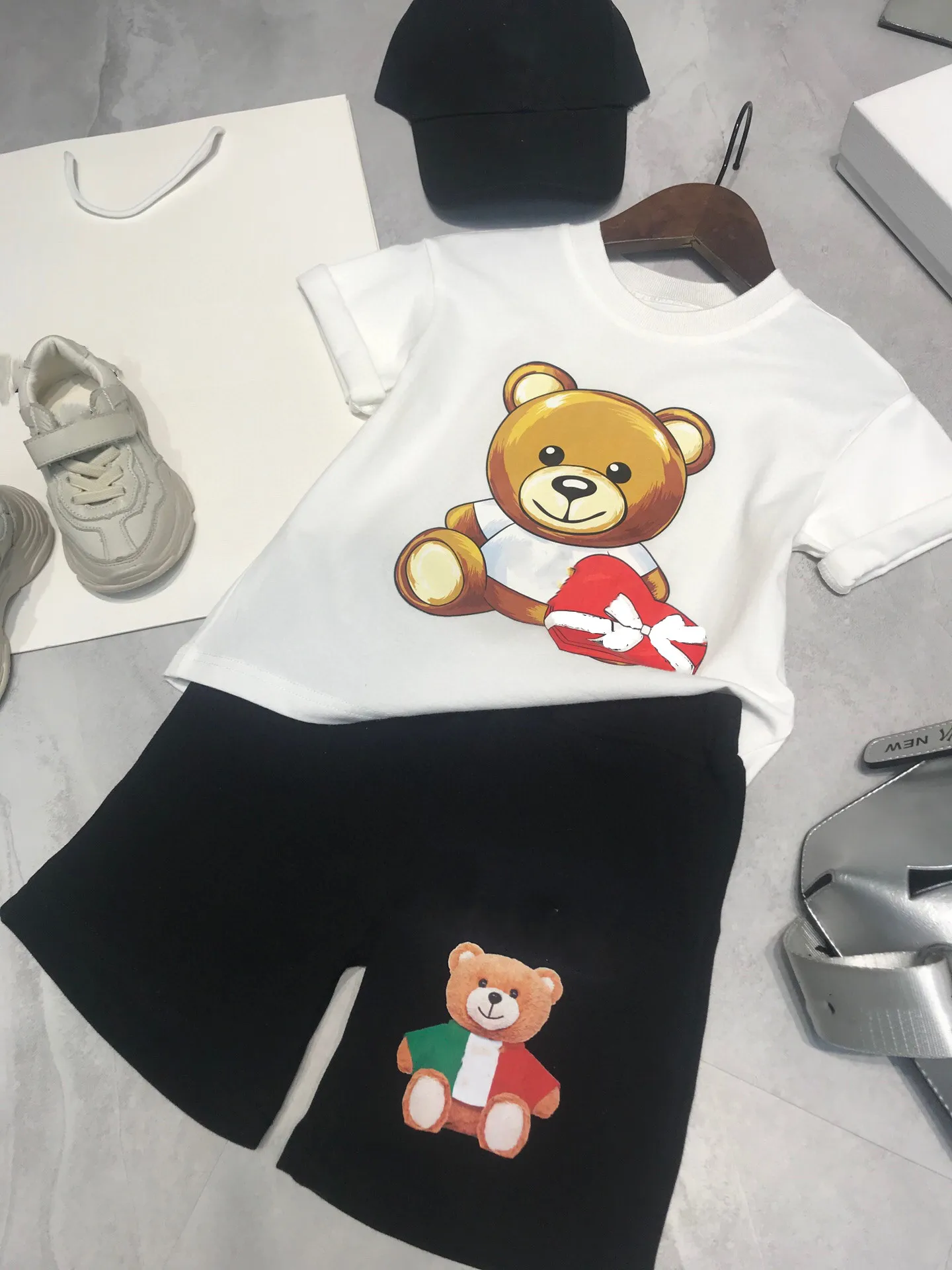 

2021 Animal Printed short Sleeve Top T shirt + Black Short pants Boys Girls Clothing set outwear