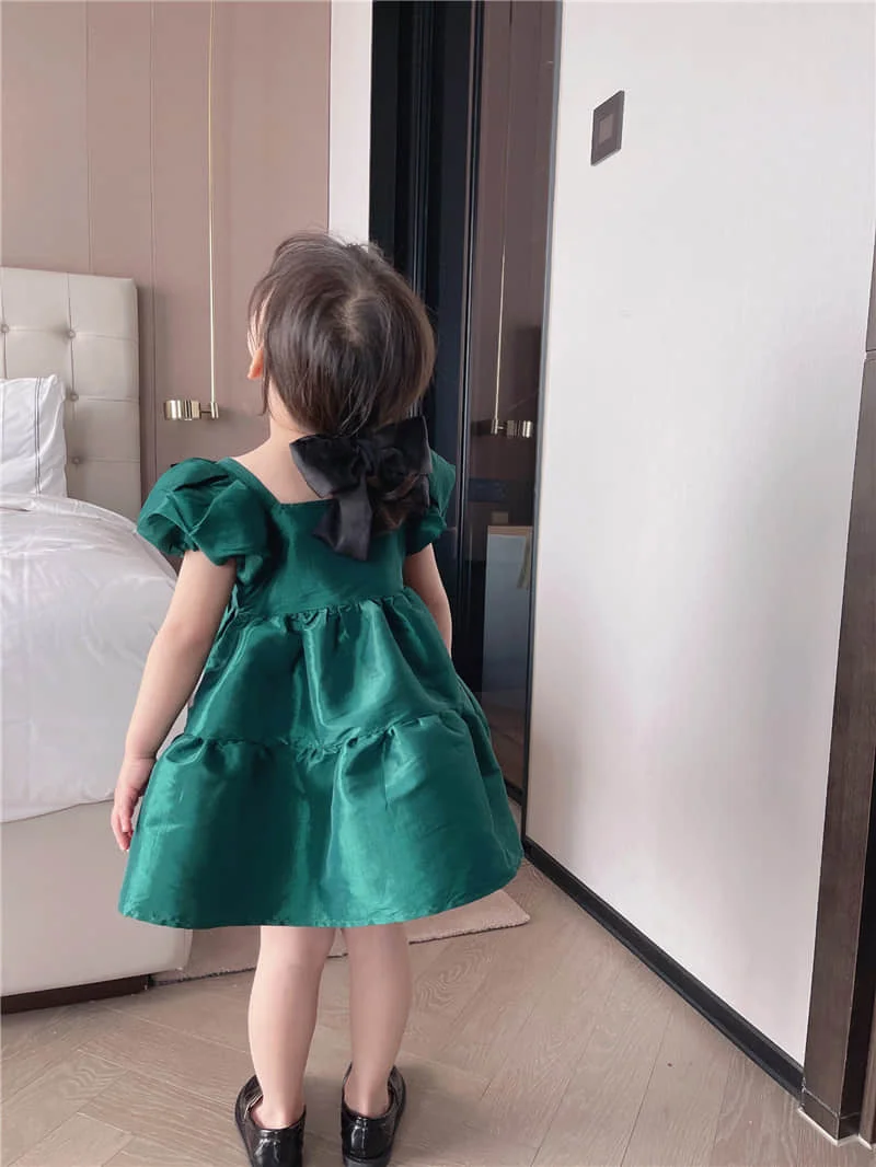 

2021 spring and summer foreign style parent-child outfits fugitive princess light gradient green puff sleeve doll dress
