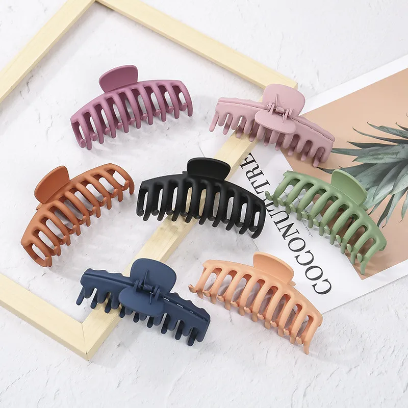 

Women'S Hair Claw Wholesale Solid Color Painted Acrylic Hollow Square Bigger Hair Clips Girls Accessories 11Cm