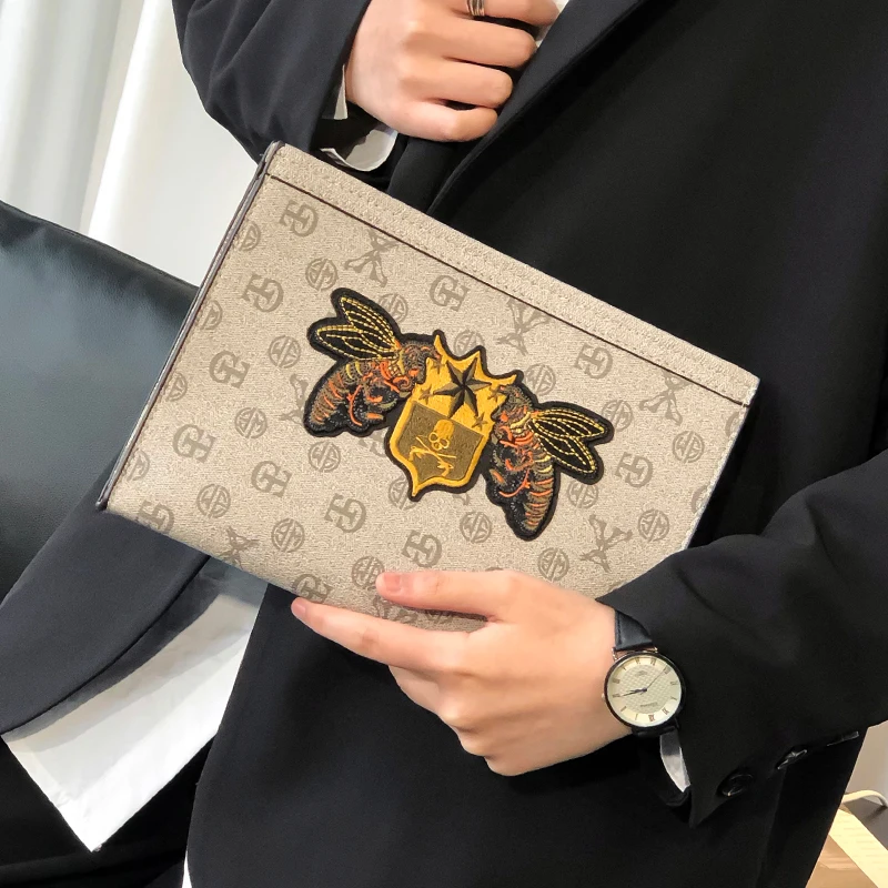

Tidog Retro Personality Embroidery fashion Street Clutch bag